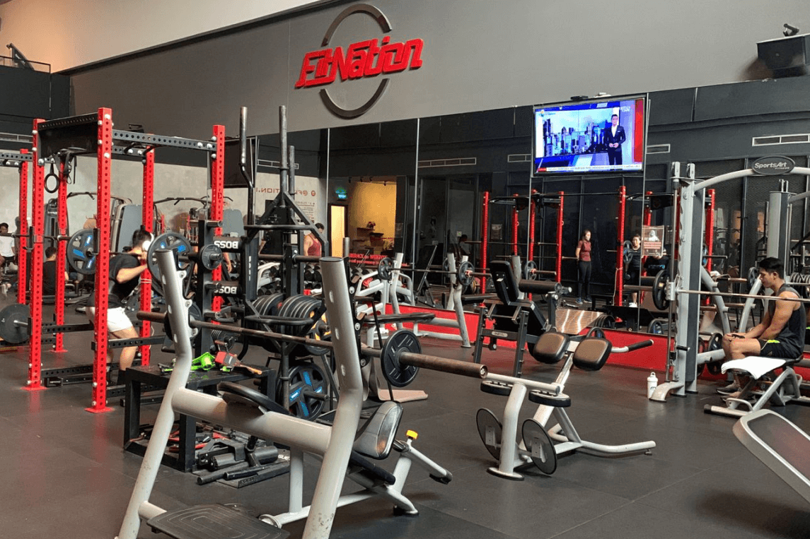 Free Weights Zone - Gambar Asli FitNation